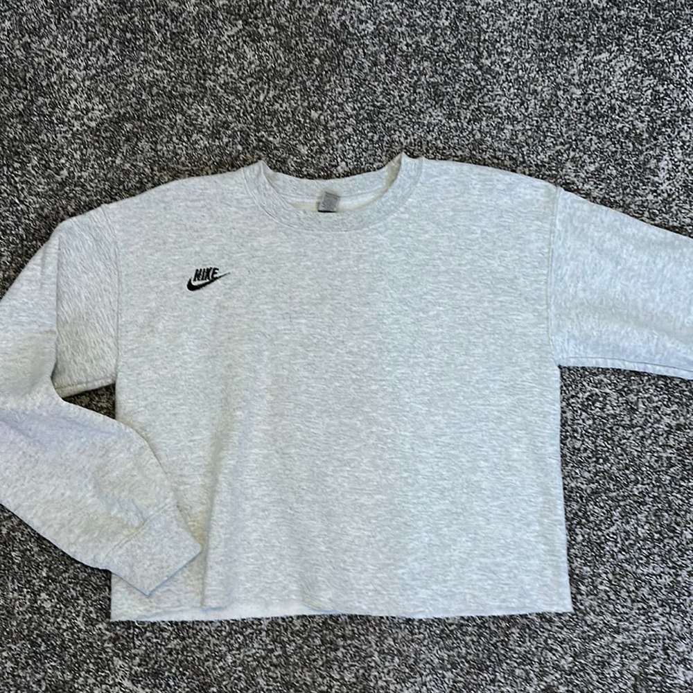 Embroidered Cropped Crewneck